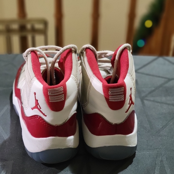 KIDS Jordans - Picture 3 of 5